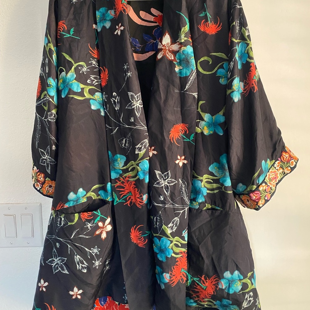 Johnyy Was reversible silk Floral Kimono with Vibrant Patterns size L